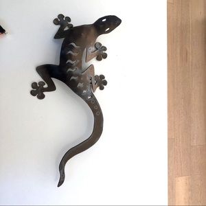 Metal outdoor wall hanging or garden lizard